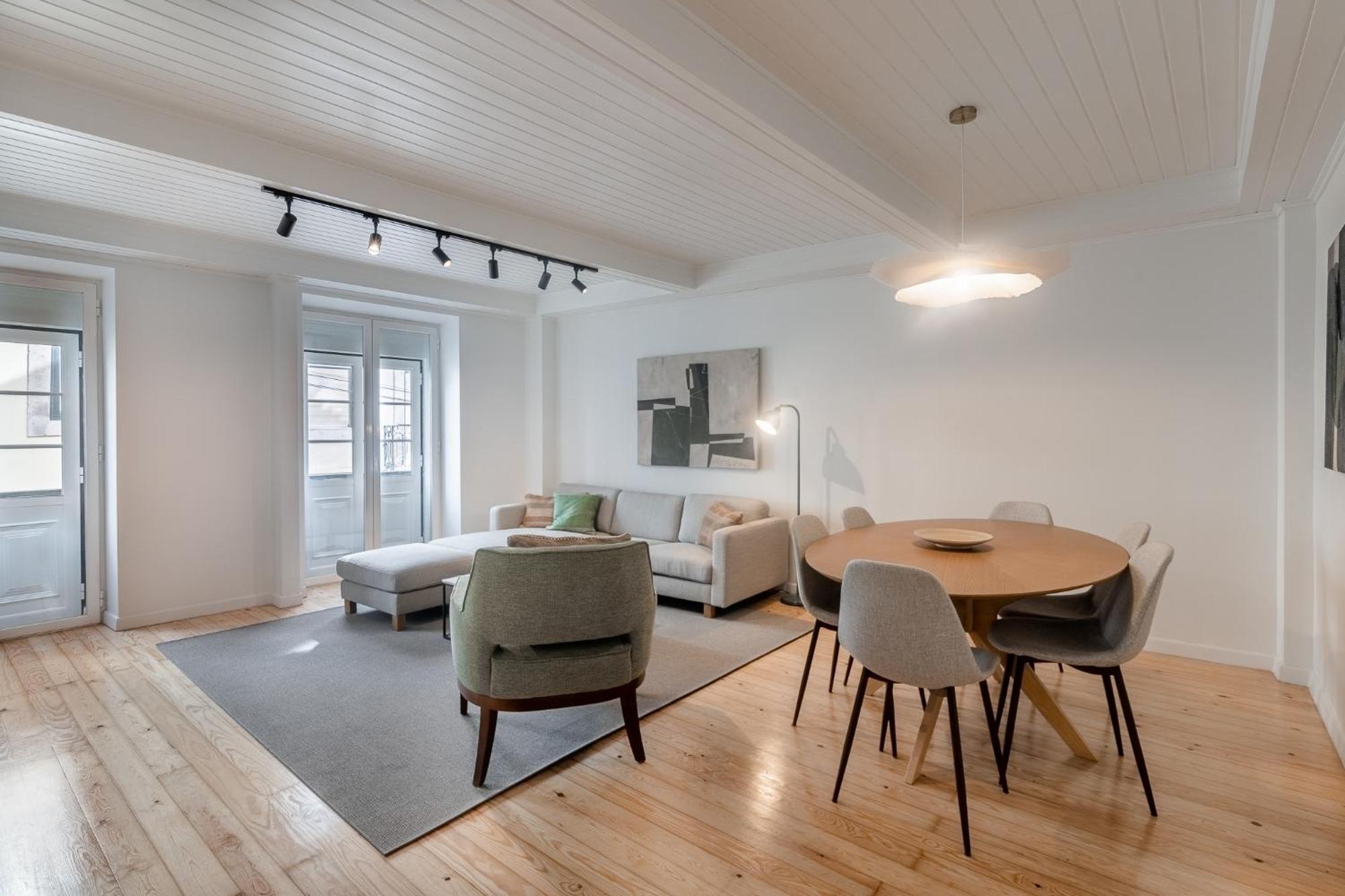 Fully Renovated! In The Heart Of The Old Town - Bica Apartment *