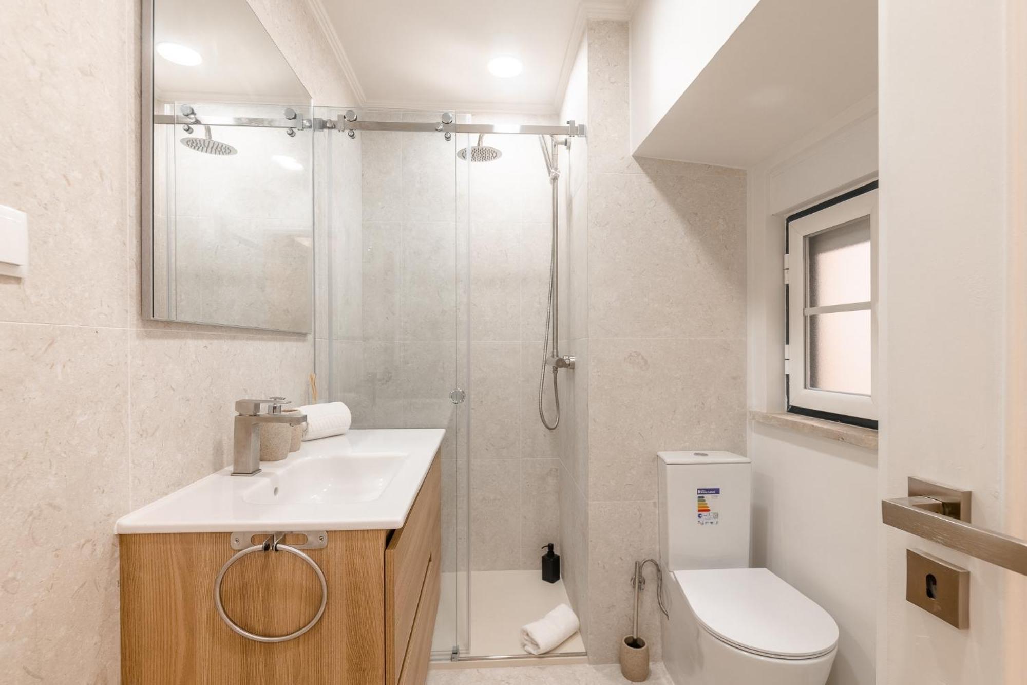 Fully Renovated! In The Heart Of The Old Town - Bica Lissabon